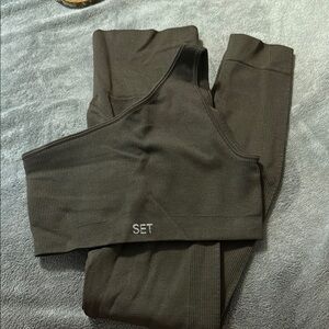 SET Active brown Leggings and Top Set